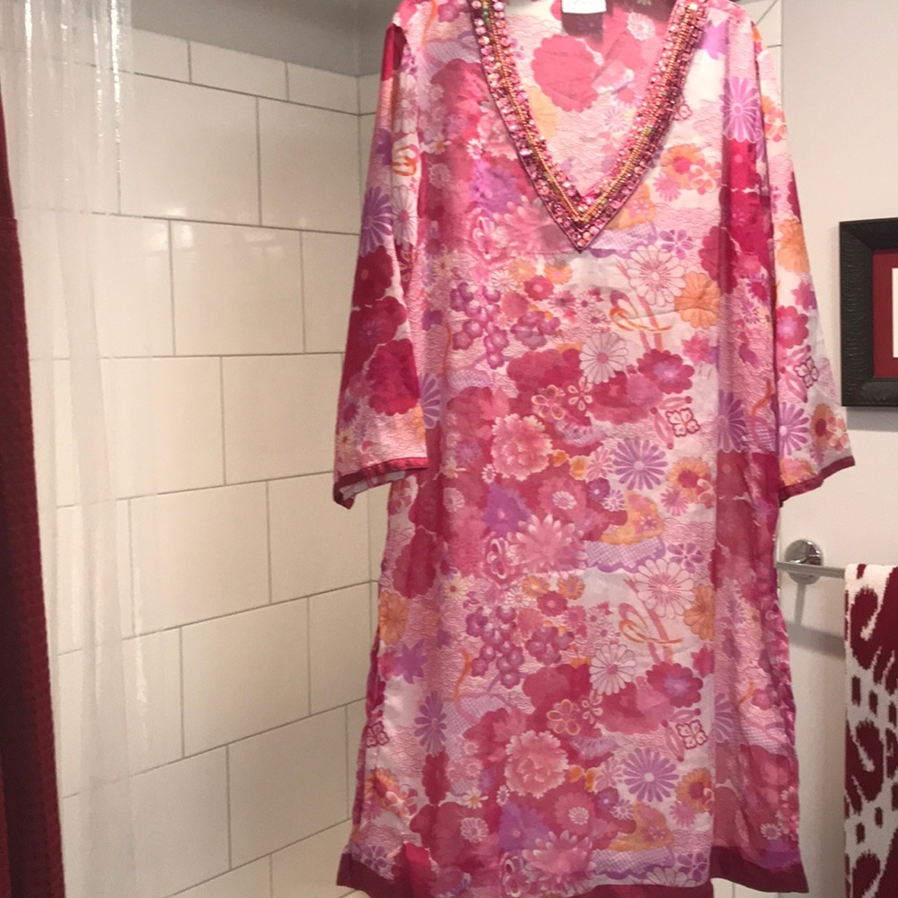 Flowy tunic/coverup  sz L. Gorgeous sequin collar